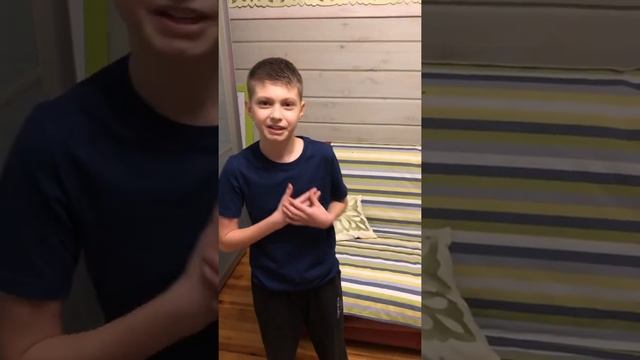 Сын Ландыш Нигматжановой Анвар Таишев поет дома под гармошку смотреть онлайн