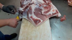 Обвалка свиной лопатки