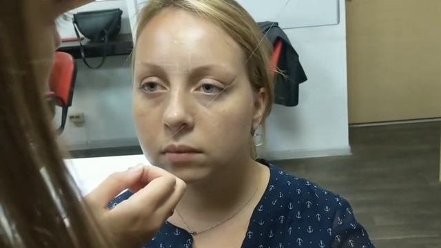 Построение формы бровей, окрашивание бровей смотреть онлайн