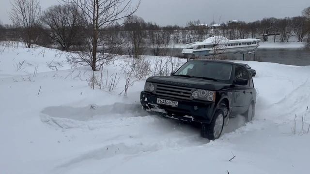 Старый и свежий Range Rover L322 в снегу. В чем разница?