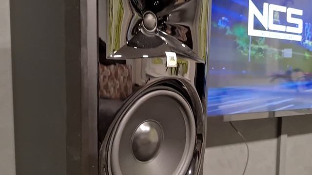 JBL 308p vs Edifier R1280T Bass & Sound test смотреть онлайн
