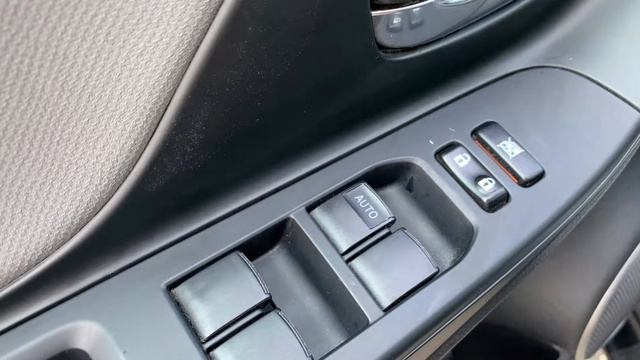 Toyota Yaris Hybrid смотреть онлайн