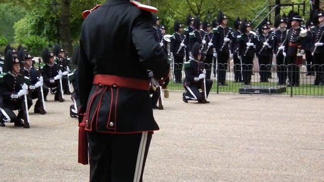 Norwegian ceremonial guards in London смотреть онлайн