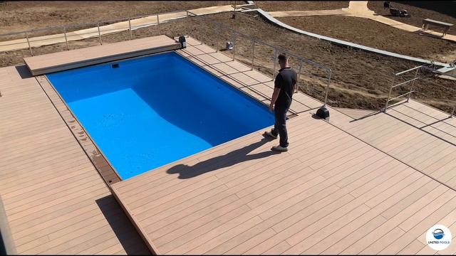 Автоматическая раздвижная терраса для бассейна от компании United Pools