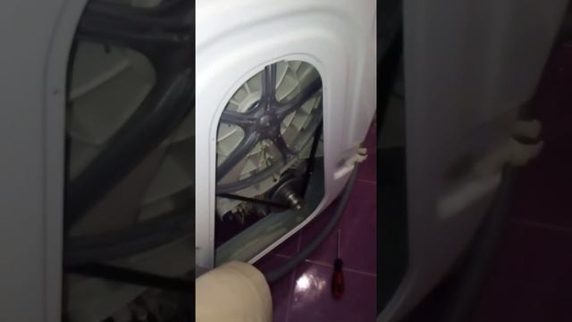 Стиральная машина Whirlpool не крутит барабан и щелкает. Почему и что делать?. смотреть онлайн