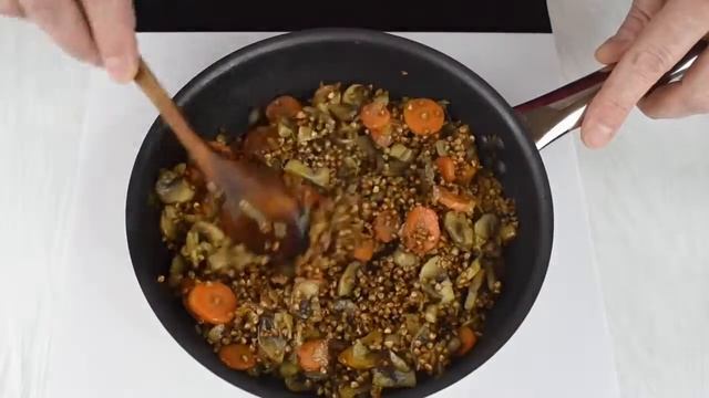 ПРЕКРАСНОЕ БЛЮДА ДЛЯ НАЧАЛА ПОСТА. ГРЕЧКА С ОВОЩАМИ И ГРИБАМИ, ПРИГОТОВЛЕННАЯ В ГОРШОЧКЕ. смотреть онлайн