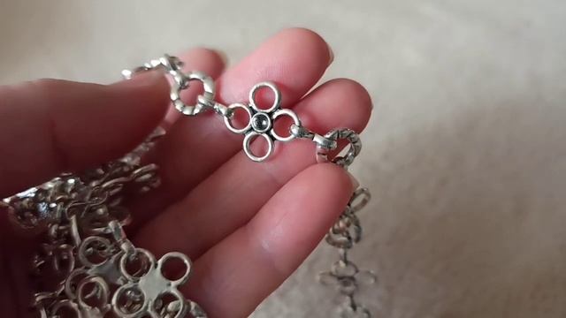 Украшение из солнечного камня (большие бусины-квадраты) смотреть онлайн