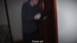 Она думала, Что Ее Младший Брат Мертв перевод на русский