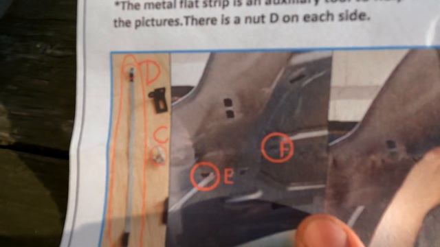 Istalling Bonnet Struts on a Ford Mondeo MK4 смотреть онлайн