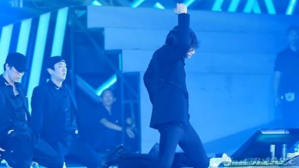 SHINee Minho In The Club