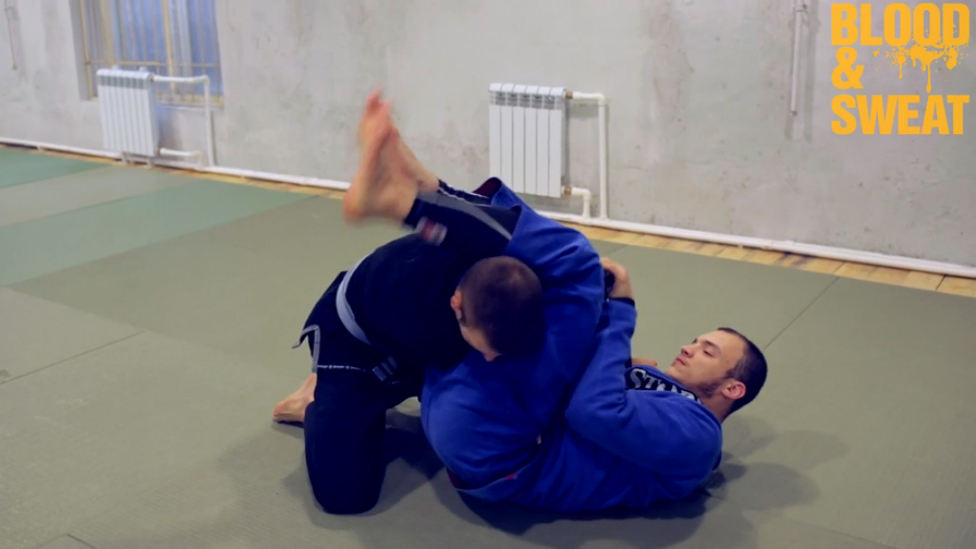 Школа БДД. Урок 32. Комбинация рычаг локтя, треугольник, рычаг локтя смотреть онлайн