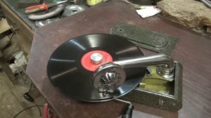 Мелкий патефон