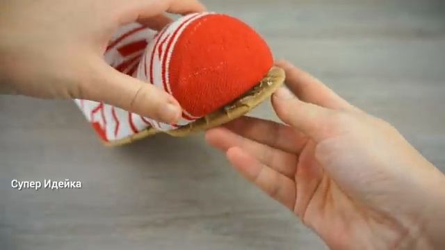 DIY Рождественский Сапожок из Консервной Банки и Носка ! смотреть онлайн