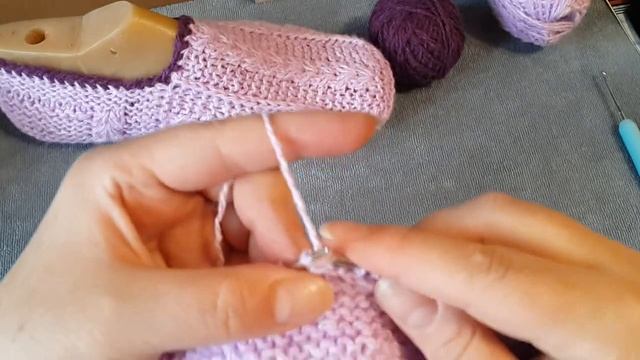 Следки двумя спицами без швов Цвет новогодний сиреневый