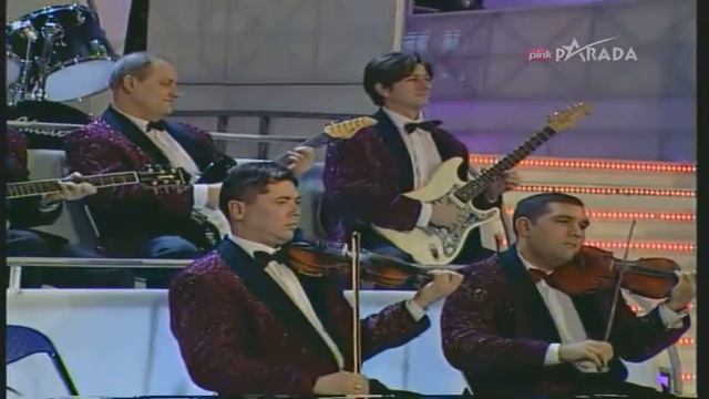 Lepa Lukic I Rada Manojlovic - Glavu Gore Mala - GS - (TV Pink Parada 2009)