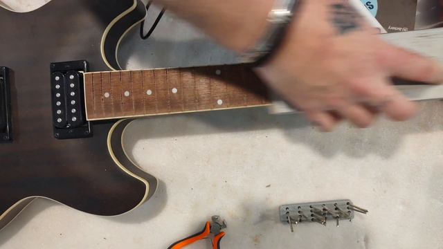 How to fix a fretboard - radiusing and fretting an Ibanez AS53 смотреть онлайн