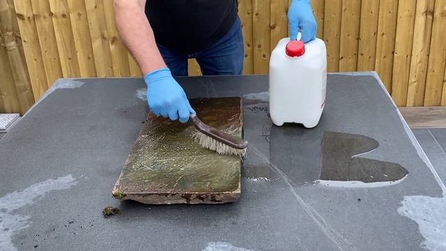 How To Remove Black Spots And Algae From Patio Pavement And Slabs | See Tiles Before & After!!! смотреть онлайн