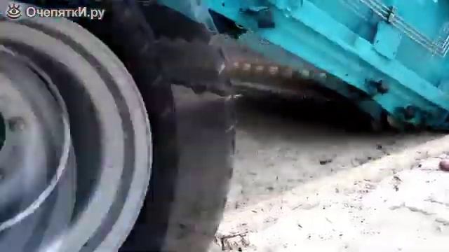 Трактор для очистки песчаных пляжей от мусора смотреть онлайн