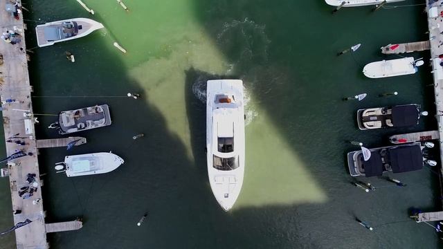 Cruisers Yachts x Volvo Penta Assisted Docking System смотреть онлайн
