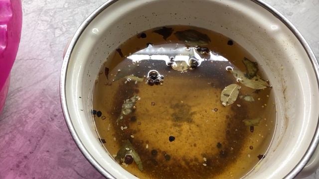 Маринованная селёдочка с толстолобика. Вкусно,сытно и доступно.