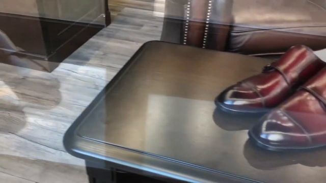 Двойные монки из кожи телёнка смотреть онлайн