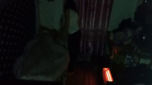 ПРАНК НАД ПАРНЕМ НАКРАСИЛА ЕМУ НОГТИ.......#пранк #смех #EVGENIAS