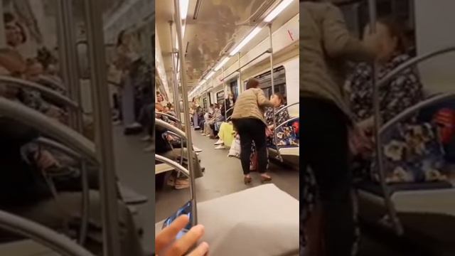 Девушка в хиджабе (Москва)