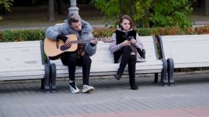 @AkStar сыграл девушке песню