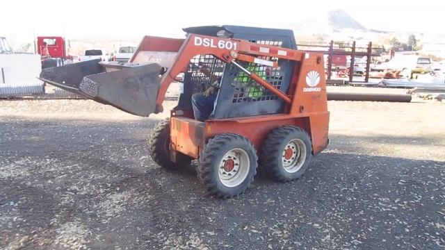 Nov 17th Auction- LOT#1222: Daewoo DSL601 Skid Steer Loader смотреть онлайн