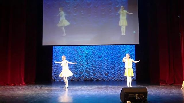 Жестовая песня: «Мы вместе», исполняют Варвара Городнина и Алина Вихарева , Рыбинск. смотреть онлайн