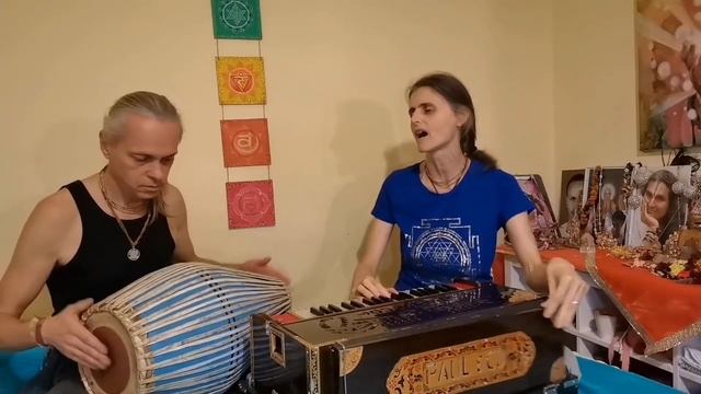 Radhika, Having fun practicing bhajan, Ujjvala Kirtan смотреть онлайн