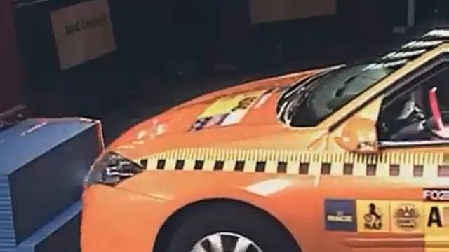 Краш тест Renault Laguna 2007 80kmph (ADAC) смотреть онлайн