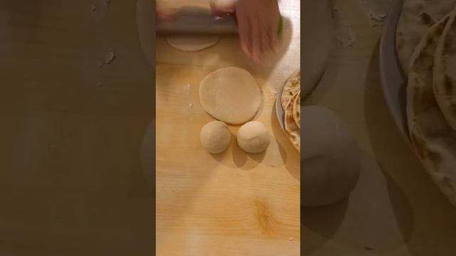 Пресные лепёшки на сковороде. смотреть онлайн