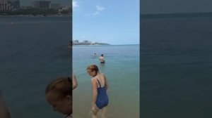 Слив канализации в море на пляже в Геленджике