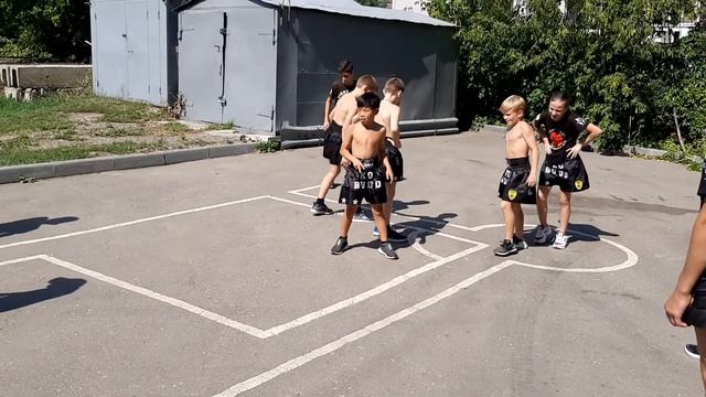 Подвижная игра Тим. 2. Лагерь клуба Будо смотреть онлайн