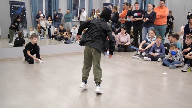 опыт до 3 лет (7-9) Алексей vs Тёма - "СЛОЕНЫЙ ПИРОГ" break dance battle смотреть онлайн