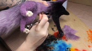 Игрушка в смешанной технике: крашу искусственный мех  АЭРОГРАФОМ  (цветной  в чёрный)