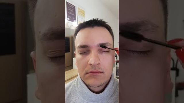 Мужская коррекция бровей