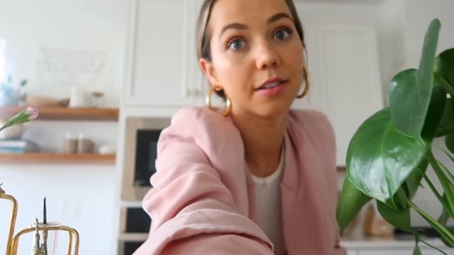 DAY IN THE LIFE | date day, making vegan peanut butter cups, dog DNA test, & propagating my plants! смотреть онлайн