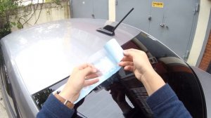 Наклейка на стекло машины: как клеить