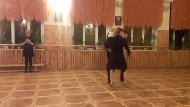 Школа Танца Сергея Костецкого приглашает всех научится танцевать. Латина и классика-домашнее задани смотреть онлайн
