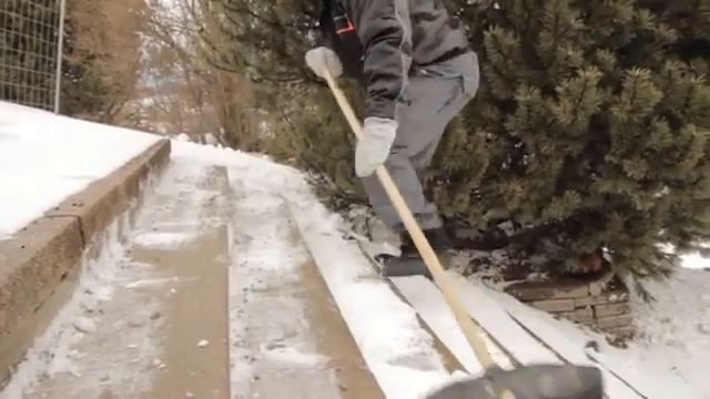 Снегоуборочная лопата Masi