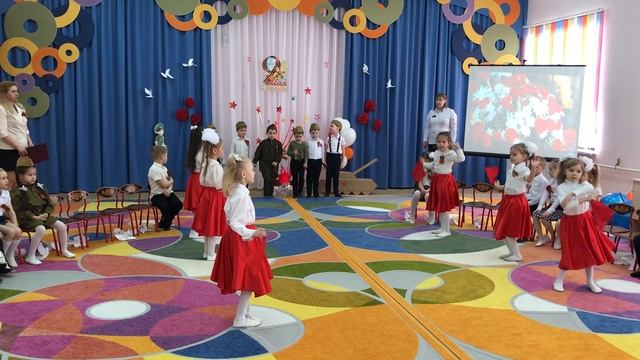 Танец "Катюша" в исполнении воспитанников старшей группы №5. смотреть онлайн