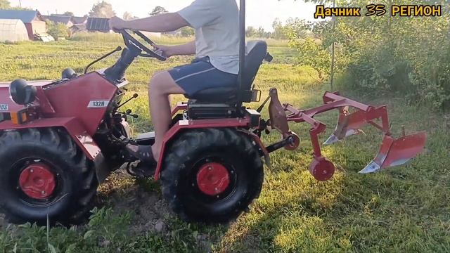 Первое окучивание. Июнь. Минитрактор Беларус 132H. смотреть онлайн