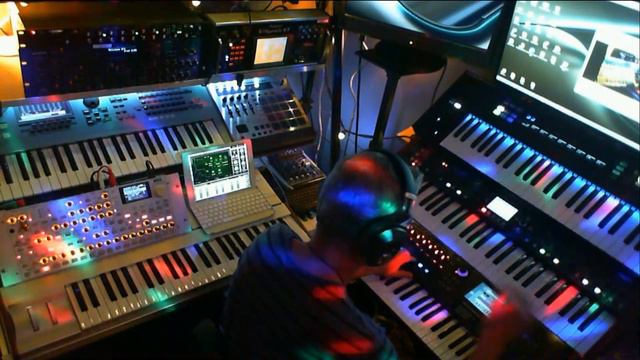 Radiyess - Radias / Montage / Deepmind 12 / V-Synth смотреть онлайн