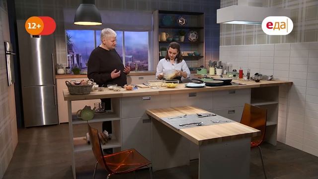 Куриные оладьи с овощами и закуска с ананасами и креветками | Дежурный по кухне смотреть онлайн