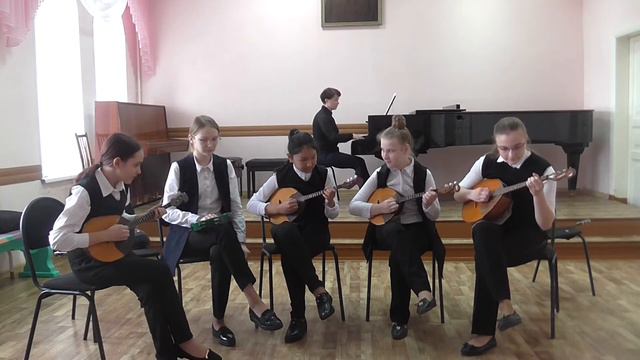 Образцовый ансамбль домристов "Фантазия" - Рус.нар.песня "Ах вы, сени", обр. Ю.Соловьева смотреть онлайн