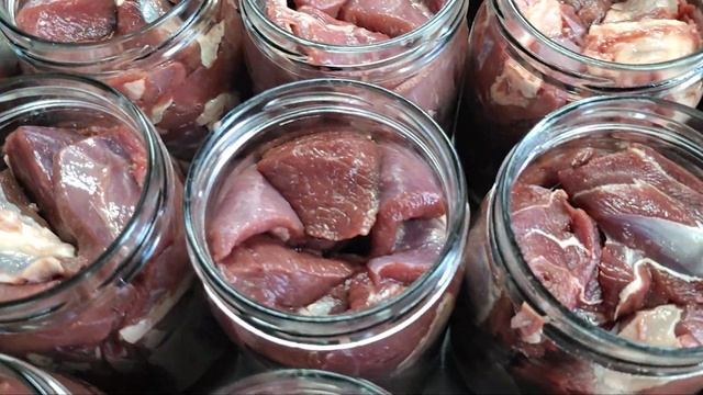 Как правильно приготовить тушенку??? Домашняя тушенка из косули!! ENG SUB смотреть онлайн