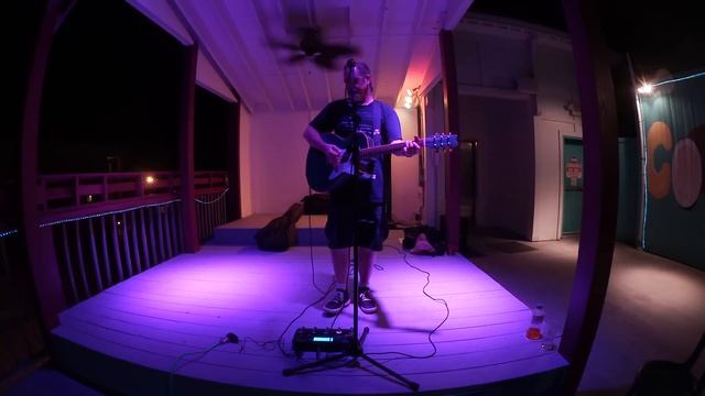 TC-Helicon VoiceLive 3 EXTREME short demo of loop import, backing tracks and USB stick recording смотреть онлайн