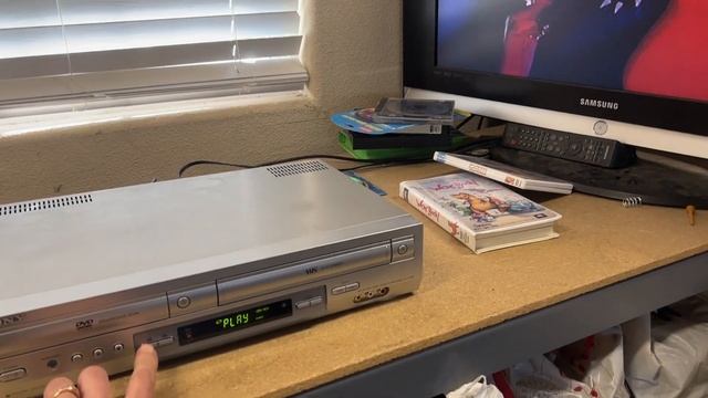 Sony SLV D300P DVD:VCR Combo Player смотреть онлайн